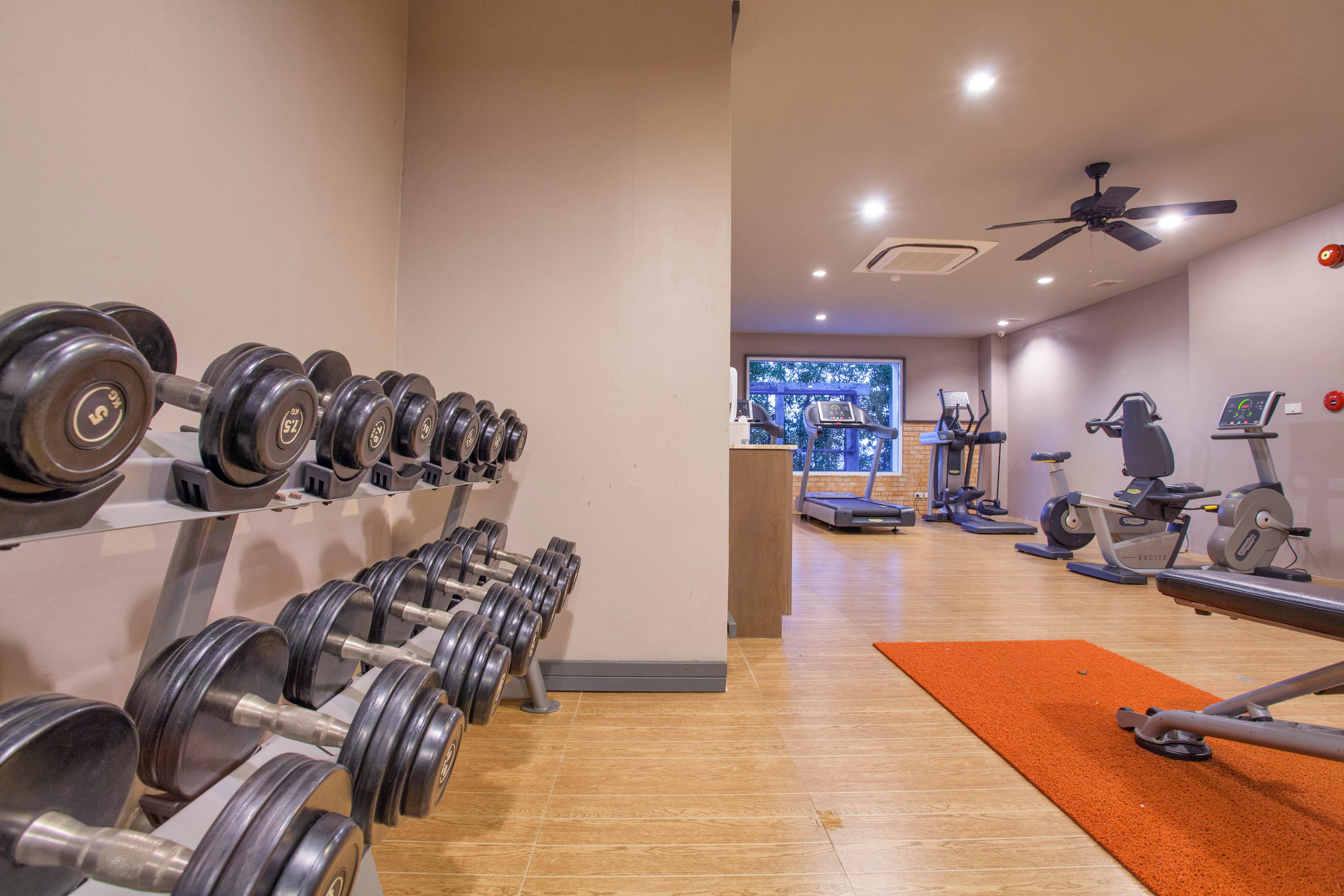 Zenmaya Oceanfront Phuket, Trademark Collection By Wyndham Patong Bagian luar foto The gym at the hotel