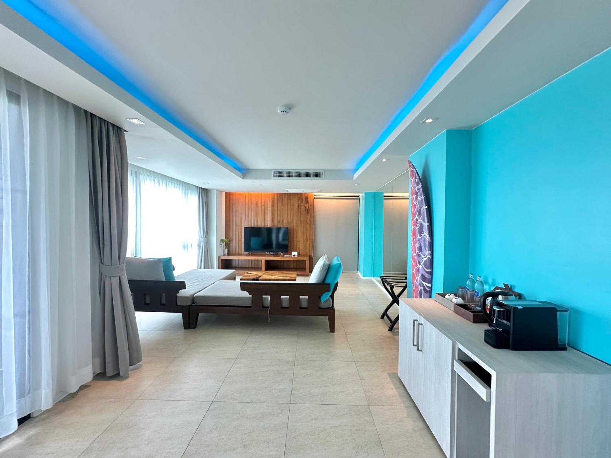 Zenmaya Oceanfront Phuket, Trademark Collection By Wyndham Patong Bagian luar foto Suite at the hotel