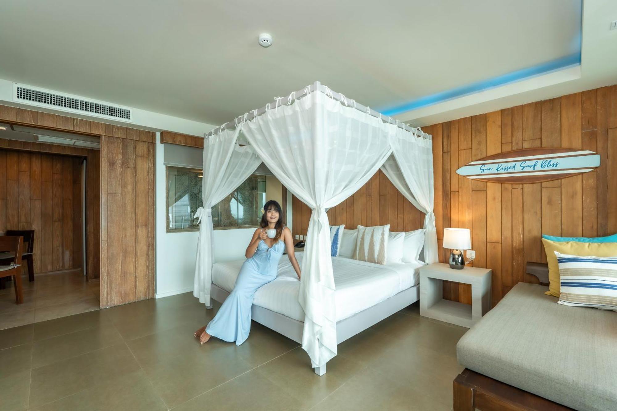 Zenmaya Oceanfront Phuket, Trademark Collection By Wyndham Patong Bagian luar foto A guest at the hotel
