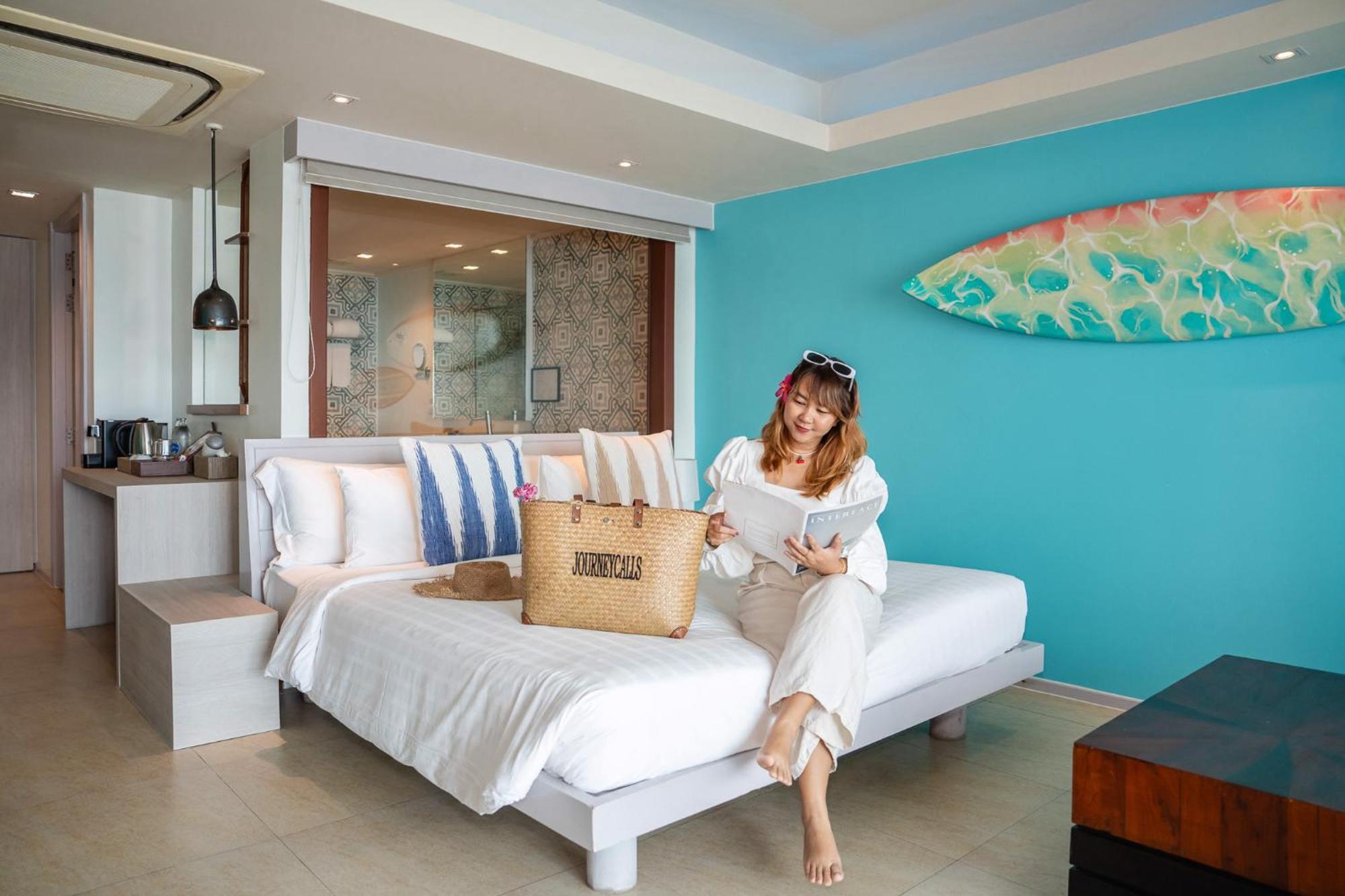 Zenmaya Oceanfront Phuket, Trademark Collection By Wyndham Patong Bagian luar foto A guest at the hotel